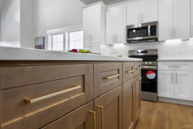 179 Meadow Brook Cir, Danville, VA 24541 - kitchen with stainless steel appliances, backsplash, light wood-style floors, and white cabinets