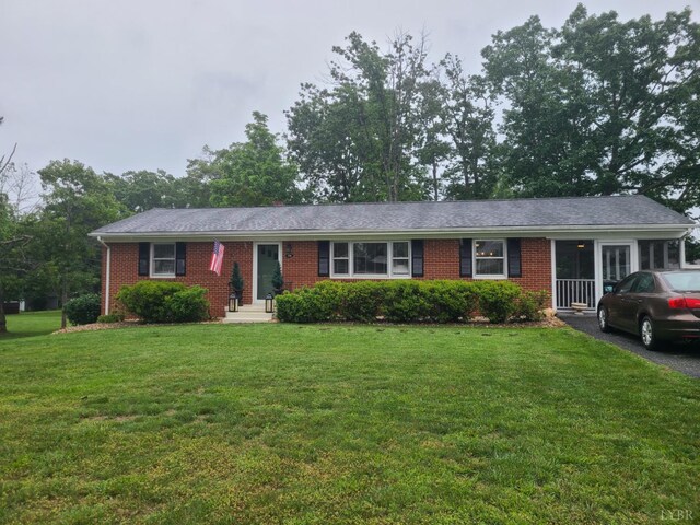 356 Ferguson St, Appomattox, VA 24522 - ranch-style home with brick siding and a front yard