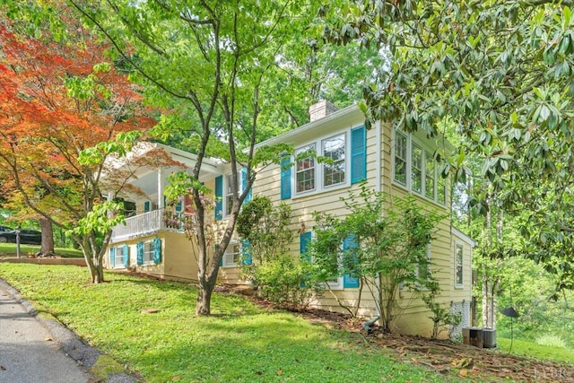 400 E Randolph Pl, Lynchburg, VA 24503 - view of side of home featuring a chimney and a yard