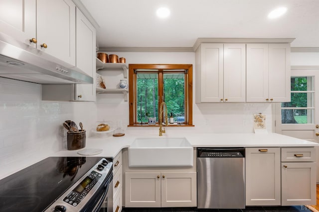 921 Peaksview St, Bedford, VA 24523 - kitchen with stainless steel appliances, a sink, decorative backsplash, light countertops, and crown molding