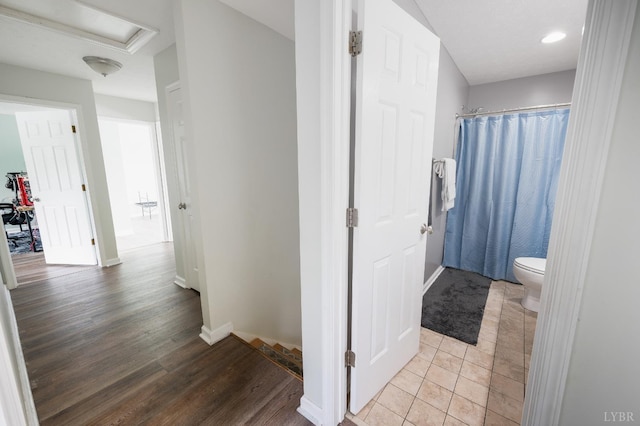 1053 Hupps Hill Ln, Forest, VA 24551 - full bathroom featuring toilet, wood finished floors, a shower with shower curtain, baseboards, and recessed lighting