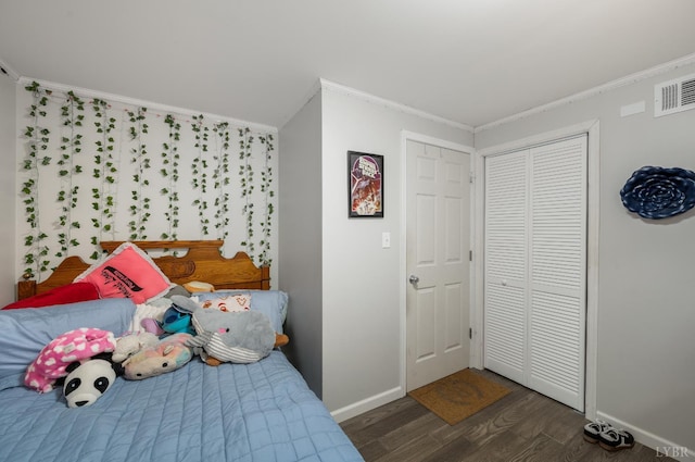 343 Soybean Dr, Appomattox, VA 24522 - bedroom featuring dark wood-style flooring, crown molding, baseboards, and a closet