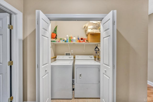 1066 Siesta Key Ct, Moneta, VA 24121 - laundry room featuring washing machine and clothes dryer, baseboards, and light wood-style flooring