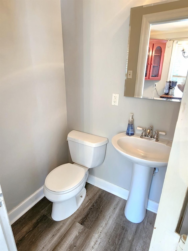 610 Dumas St, Lynchburg, VA 24502 - bathroom featuring wood finished floors, toilet, and baseboards