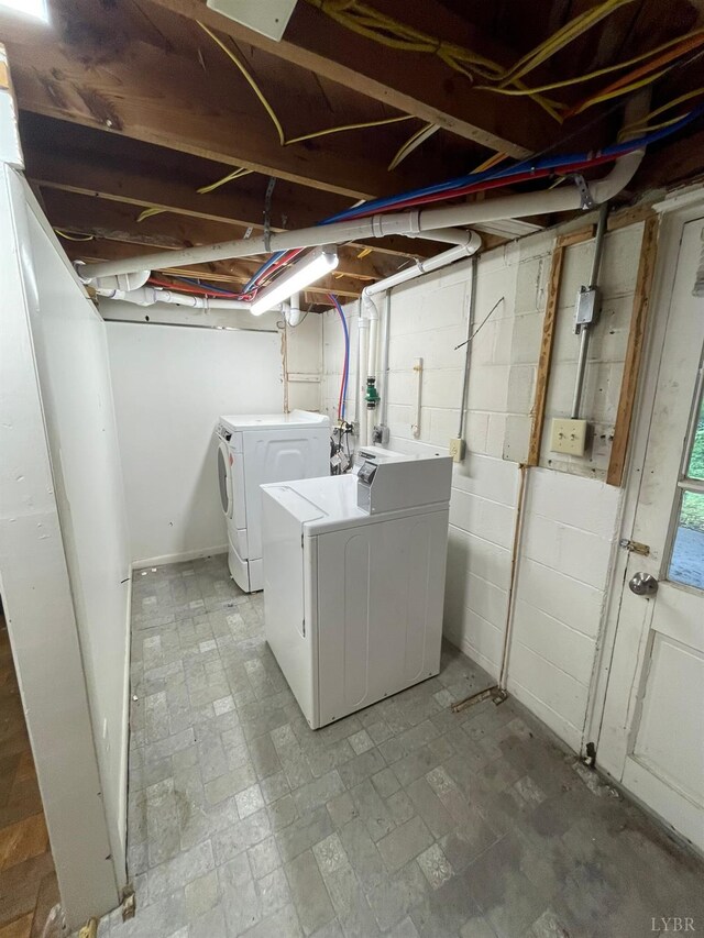 609 Hood St, Lynchburg, VA 24501 - laundry room featuring separate washer and dryer