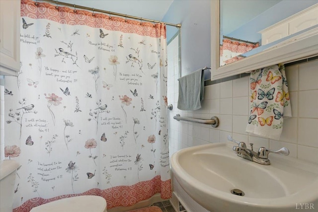 1250 Cifax Rd, Forest, VA 24551 - full bathroom with tile walls, curtained shower, and decorative backsplash