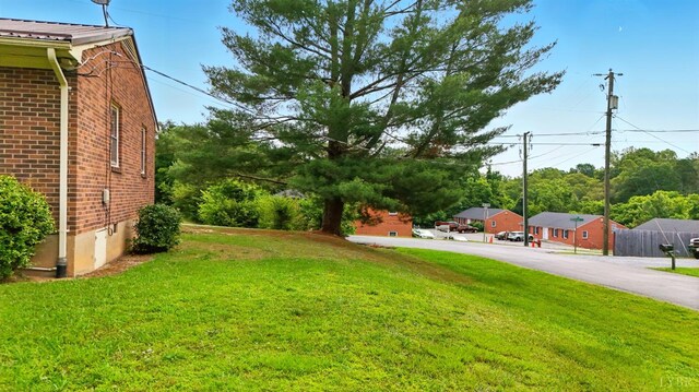 102 SE St, Brookneal, VA 24528 - view of green lawn