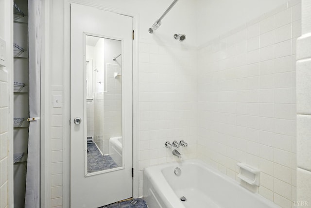 102 SE St, Brookneal, VA 24528 - full bathroom featuring shower / bathtub combination and a closet