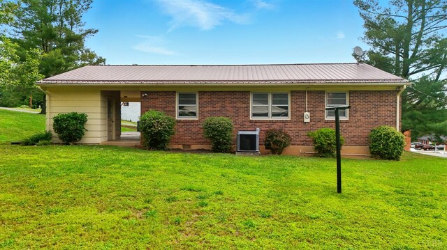 102 SE St, Brookneal, VA 24528 - view of front of property featuring a front lawn, a metal roof, and brick siding
