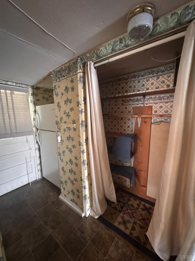 512 Polk St, Lynchburg, VA 24504 - full bath with wallpapered walls and a shower with curtain