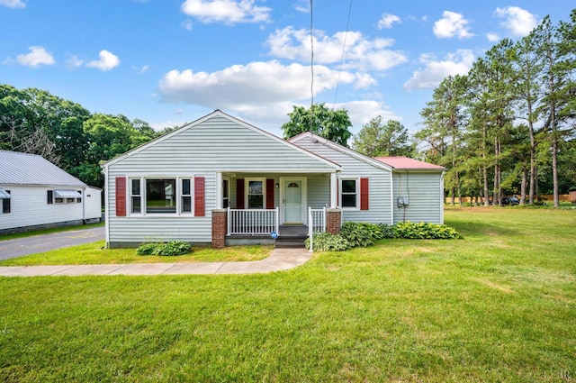 4550 Pumping Station Rd, Appomattox, VA 24522 - bungalow-style home featuring covered porch and a front yard