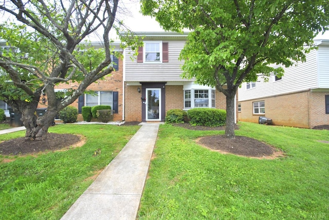 112 E Cadbury Dr, Lynchburg, VA 24501 - view of front of property featuring a front yard and brick siding