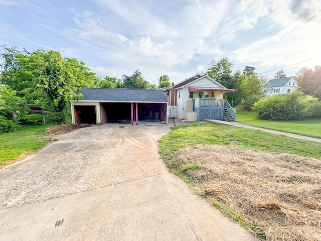 1033 8th St, Altavista, VA 24517 - view of front of property featuring covered porch, a front lawn, and concrete driveway