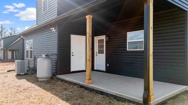 128 Riverside Dr, Lynchburg, VA 24503 - entrance to property with a patio area