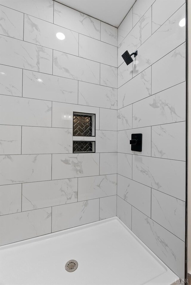 128 Riverside Dr, Lynchburg, VA 24503 - bathroom with a tile shower
