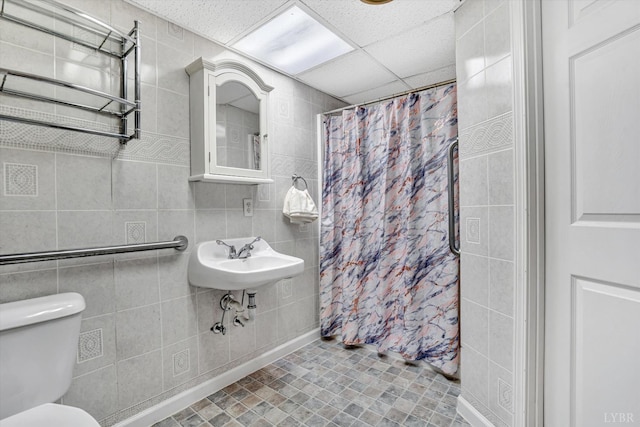 581 Ben Annie Rd, Gretna, VA 24557 - bathroom featuring a shower with shower curtain, tile walls, and a paneled ceiling