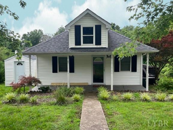115 Primrose Ln, Lynchburg, VA 24501 - bungalow-style house featuring a front lawn, a shingled roof, and a porch