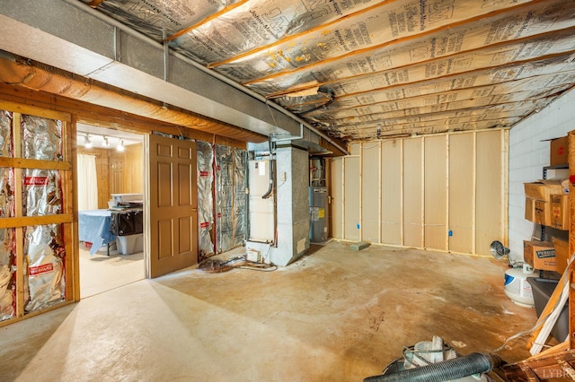 723 Custer Dr, Lynchburg, VA 24502 - unfinished basement with water heater