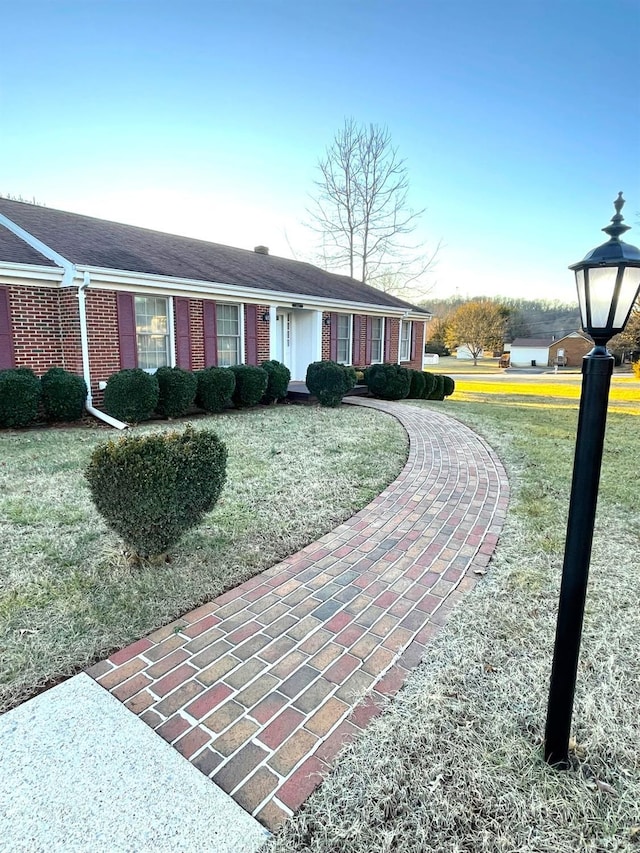 1102 Smith St, Bedford, VA 24523 - view of front facade with brick siding and a front yard
