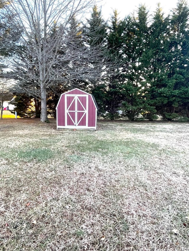 1102 Smith St, Bedford, VA 24523 - view of yard featuring a shed