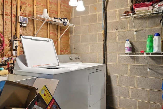 702 Kings Rd, Lynchburg, VA 24502 - laundry room with washing machine and clothes dryer and concrete block wall