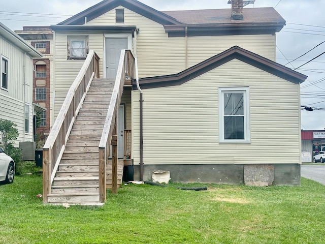 1329 Campbell Ave, Lynchburg, VA 24501 - back of house featuring stairs and a yard