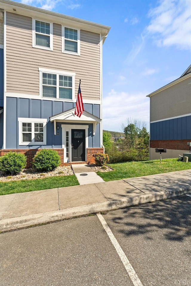 1600 Wards Fry Unit 1302, Lynchburg, VA 24502 - view of front facade featuring uncovered parking and brick siding