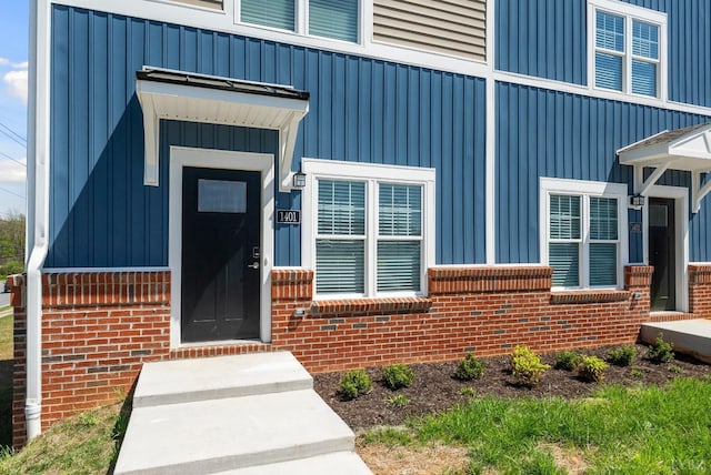 1600 Wards Fry Unit 1302, Lynchburg, VA 24502 - entrance to property featuring board and batten siding and brick siding