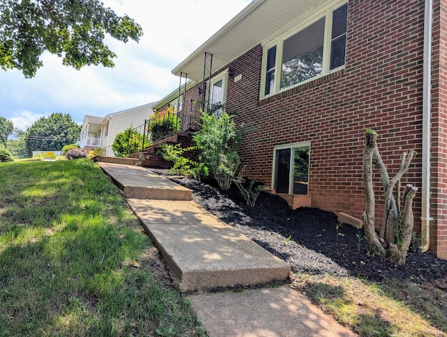 625 Sherman Dr, Lynchburg, VA 24502 - view of side of property with brick siding