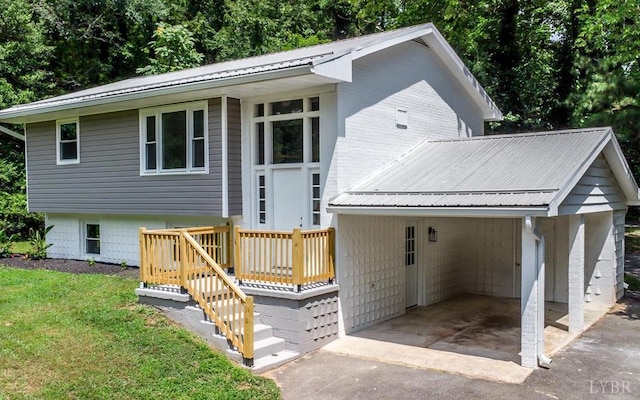 121 Brooke St, Brookneal, VA 24528 - view of front facade featuring driveway, a metal roof, a front lawn, a carport, and a wooden deck