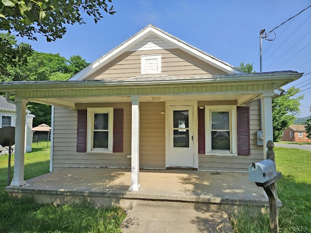 1275 Cedar Ave, Buena Vista, VA 24416 - view of front of property with covered porch and a front yard