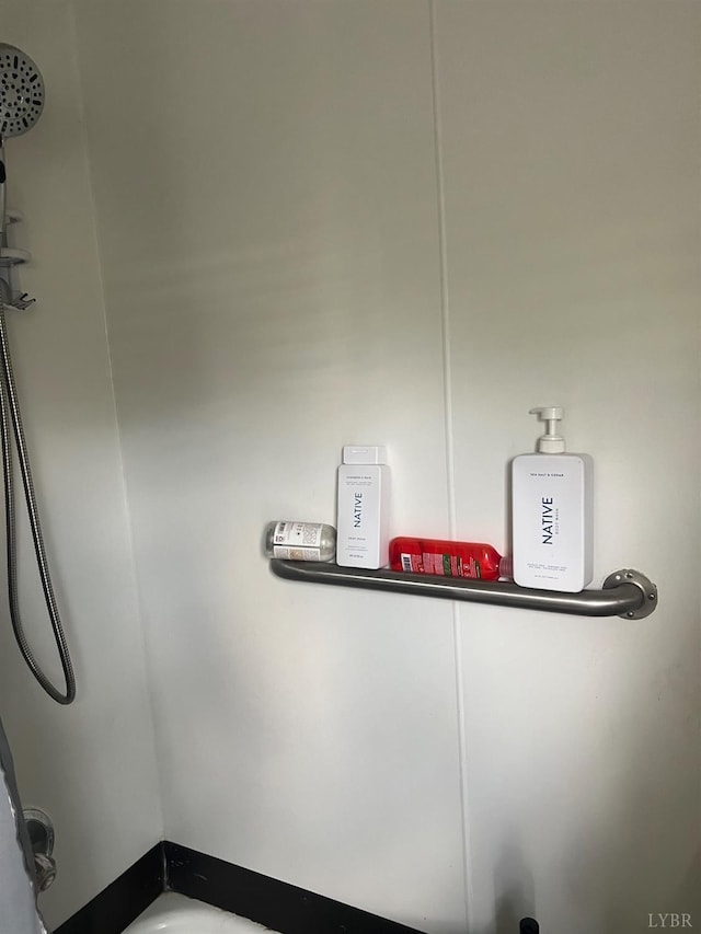 3200 Pocket Rd, Hurt, VA 24563 - bathroom view of shower / washtub combination
