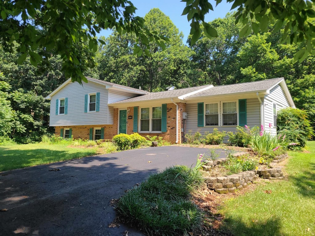451 Woodlawn Trl, Appomattox, VA 24522 - photo 1
