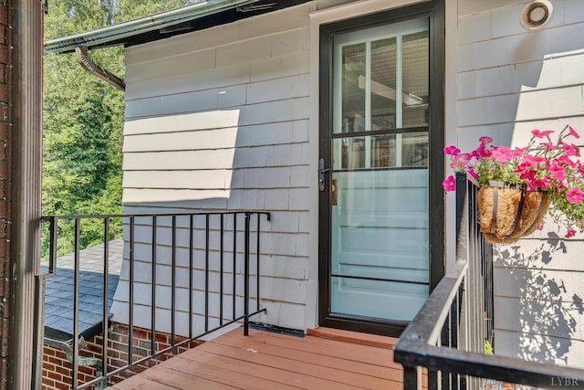 519 Belvedere St, Lynchburg, VA 24503 - entrance to property with a balcony