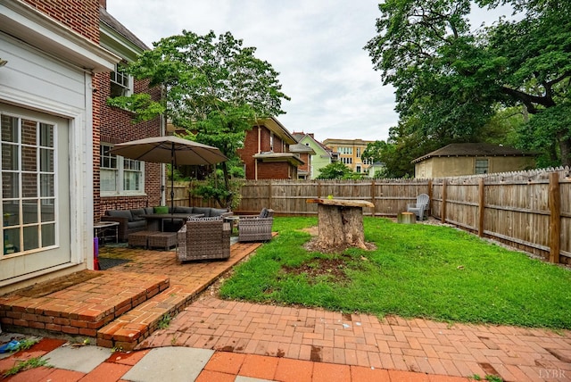 2212 Rivermont Ave, Lynchburg, VA 24503 - fenced backyard with outdoor lounge area and a patio area