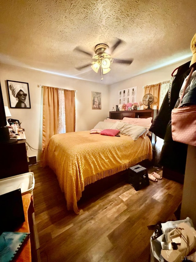 1119 Tyree St, Lynchburg, VA 24504 - bedroom featuring wood finished floors, a textured ceiling, and a ceiling fan