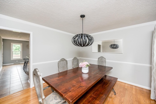 102 Stirling Ct, Forest, VA 24551 - dining area with light wood-style flooring, a textured ceiling, and crown molding
