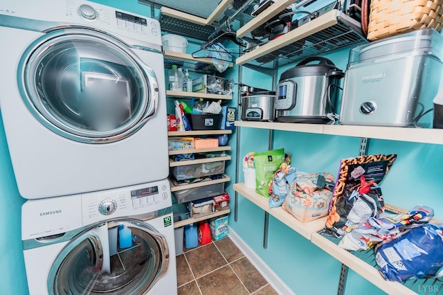 102 Stirling Ct, Forest, VA 24551 - washroom with stacked washer and clothes dryer