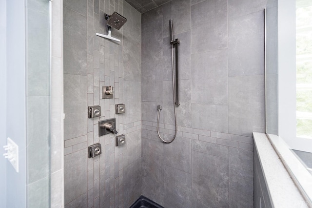 102 Stirling Ct, Forest, VA 24551 - full bathroom featuring tiled shower