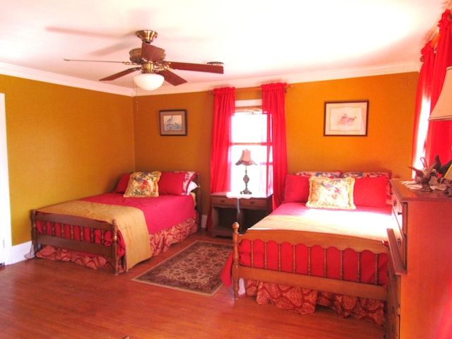 740 W 2nd N St, Morristown, TN 37814 - bedroom featuring ornamental molding, wood finished floors, and a ceiling fan