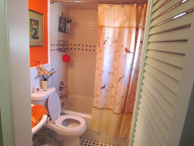 740 W 2nd N St, Morristown, TN 37814 - full bathroom with shower / bath combo and toilet