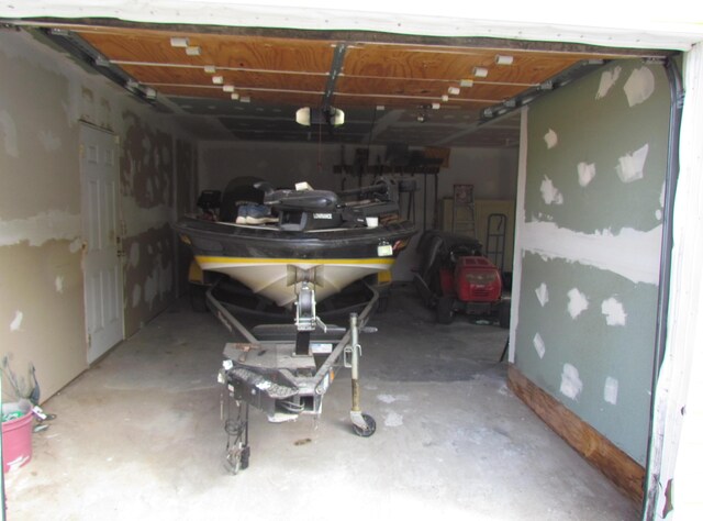 740 W 2nd N St, Morristown, TN 37814 - garage featuring a garage door opener