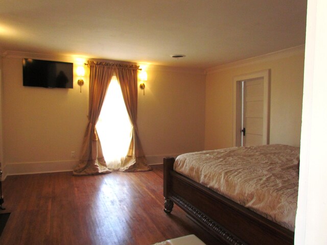 740 W 2nd N St, Morristown, TN 37814 - bedroom with dark wood-type flooring, ornamental molding, and baseboards