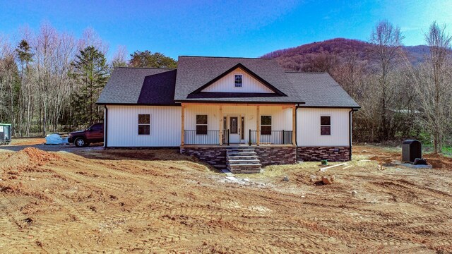 view of front of property with a mountain view and covered porch