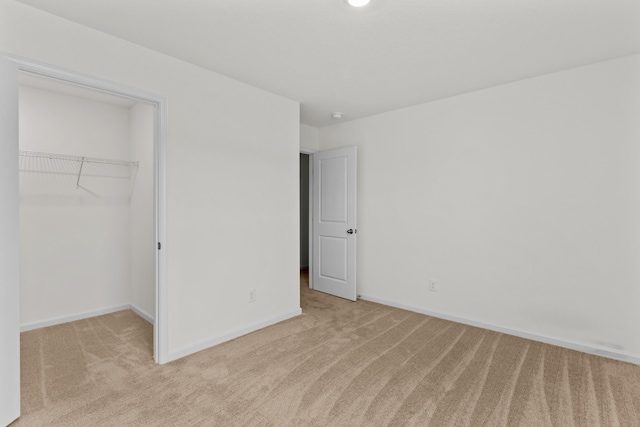 305 Eclipse Ln, Knoxville, TN 37924 - unfurnished bedroom featuring carpet, a closet, and a spacious closet