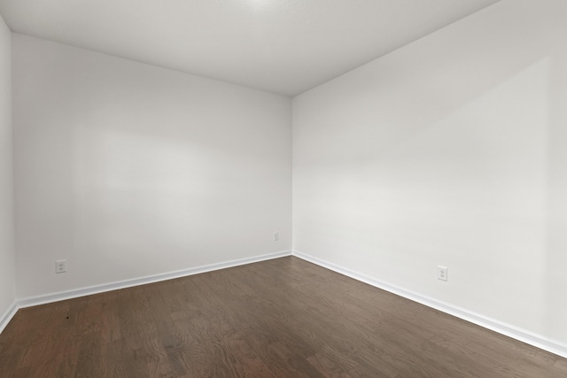 305 Eclipse Ln, Knoxville, TN 37924 - spare room featuring dark wood-style floors and baseboards