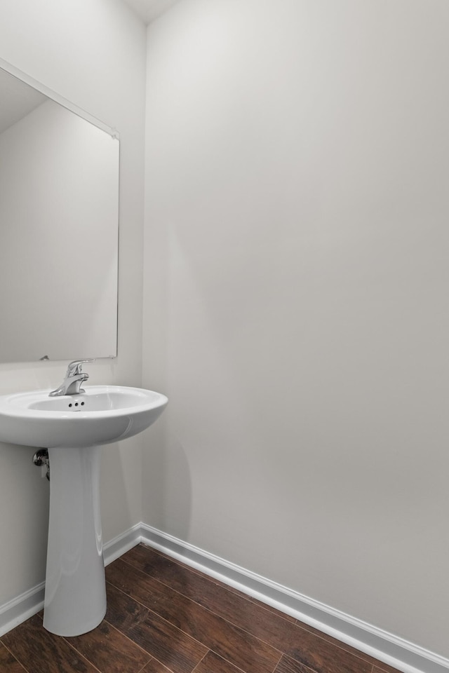 305 Eclipse Ln, Knoxville, TN 37924 - bathroom featuring wood finished floors and baseboards