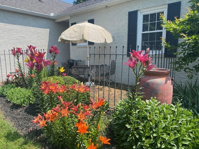 1211 W 6th N St, Morristown, TN 37814 - exterior view of brick siding, gutters, and roof with shingles