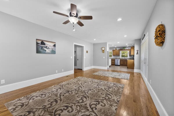 1211 W 6th N St, Morristown, TN 37814 - living area featuring a ceiling fan, light wood-style flooring, and recessed lighting