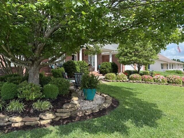 2657 Lakemoore Dr, Morristown, TN 37814 - view of front of property with a front yard and brick siding